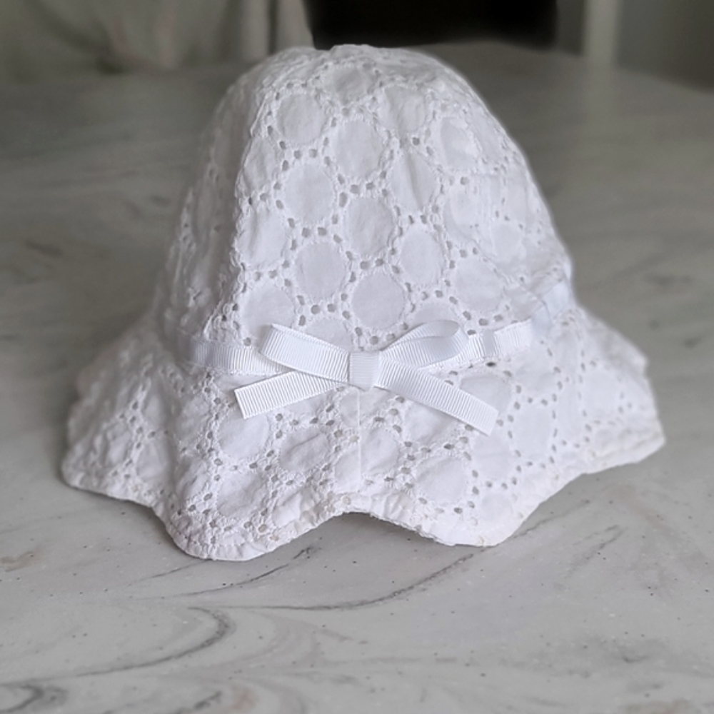 Old Navy White Lace Bonnet with Bow - 18mos